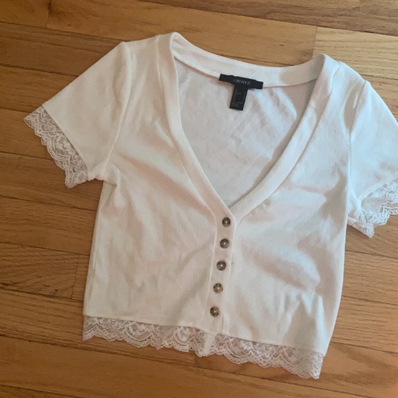 White detailed crop top! - Picture 4 of 4